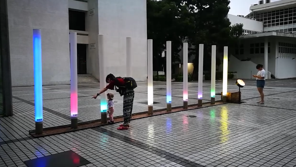 Mass Learning Through Interactive Public Art with Data Sculpture
